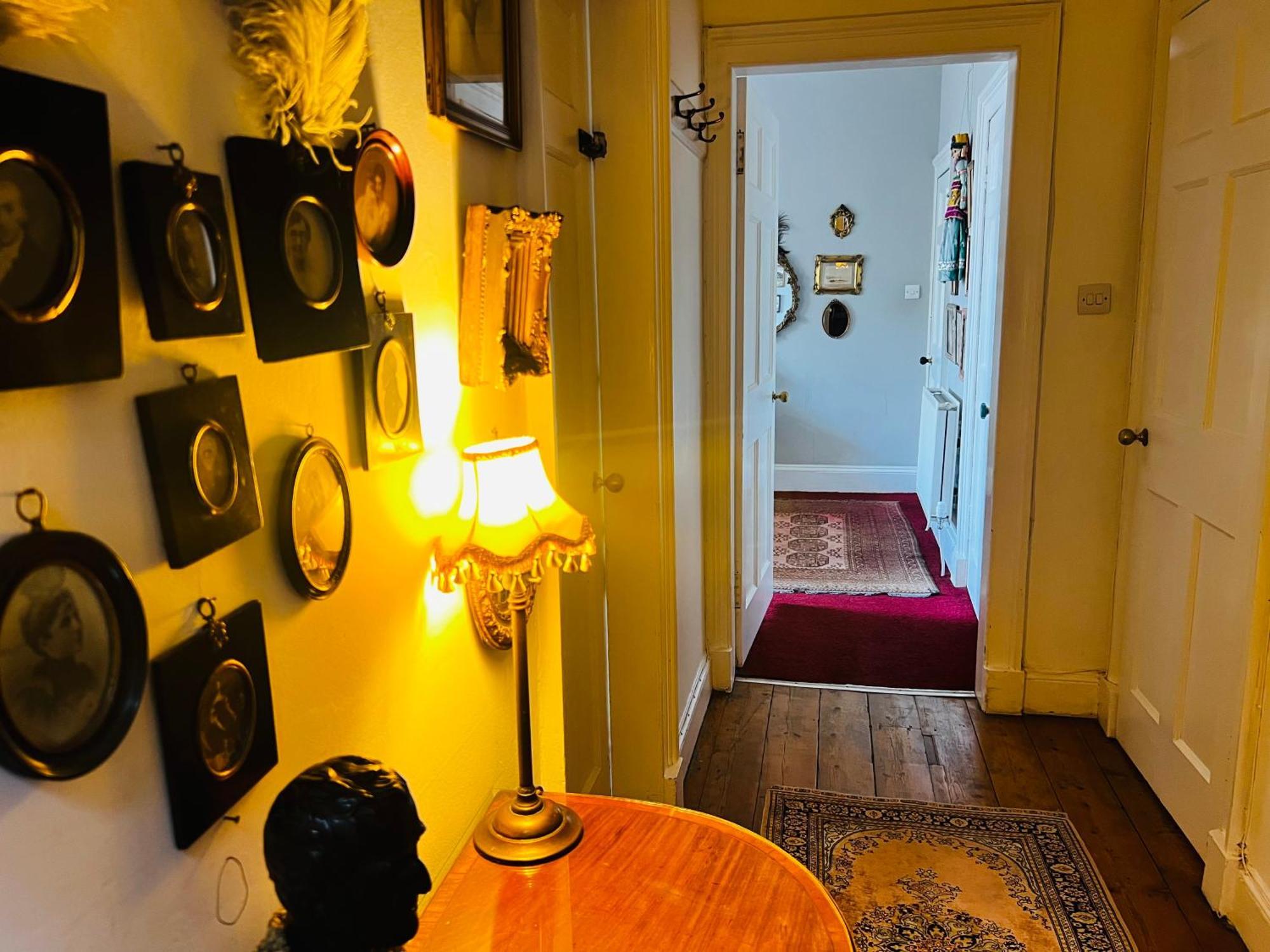 Central Apartment With Parking, Original Art And Antiques Edinburgh Exterior photo