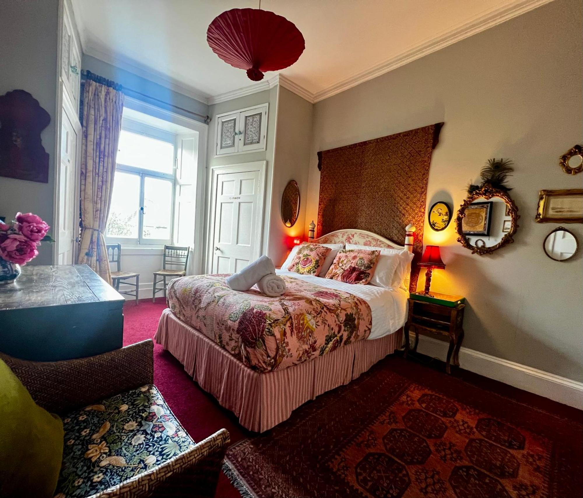 Central Apartment With Parking, Original Art And Antiques Edinburgh Exterior photo
