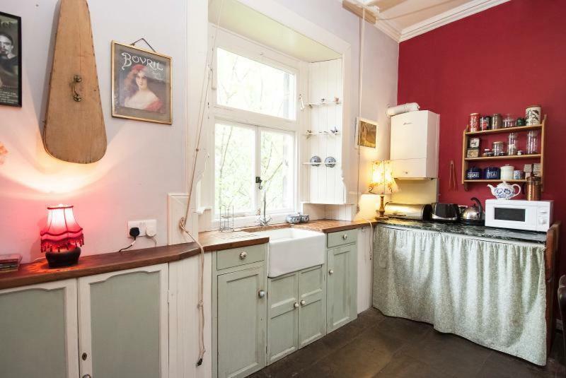 Central Apartment With Parking, Original Art And Antiques Edinburgh Exterior photo