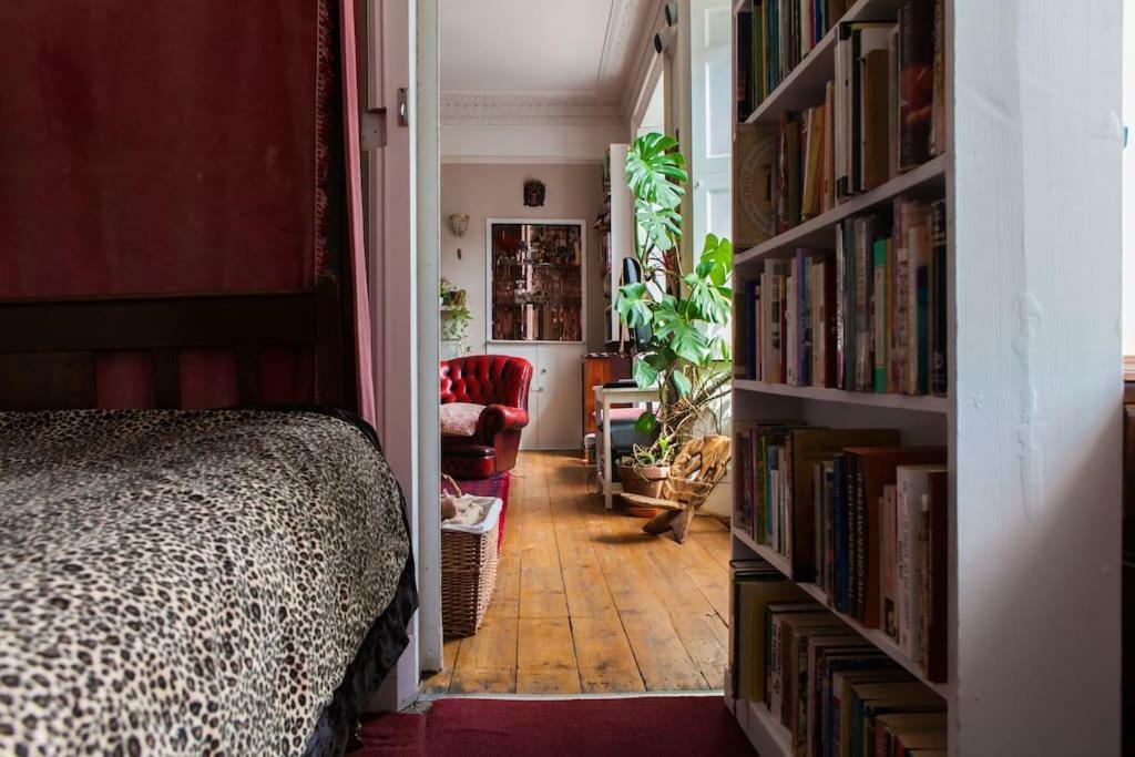 Central Apartment With Parking, Original Art And Antiques Edinburgh Exterior photo