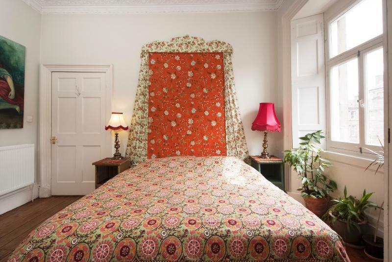 Central Apartment With Parking, Original Art And Antiques Edinburgh Exterior photo