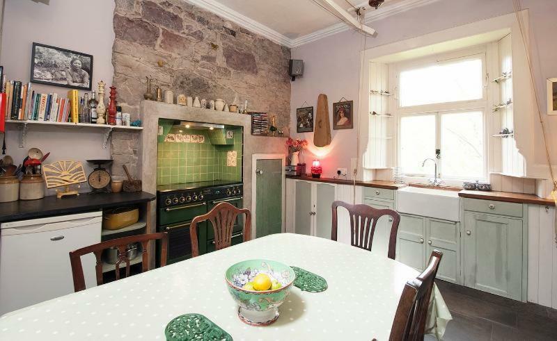 Central Apartment With Parking, Original Art And Antiques Edinburgh Exterior photo